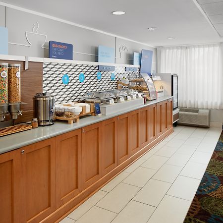 Holiday Inn Express Romulus / Detroit Airport By Ihg Екстер'єр фото