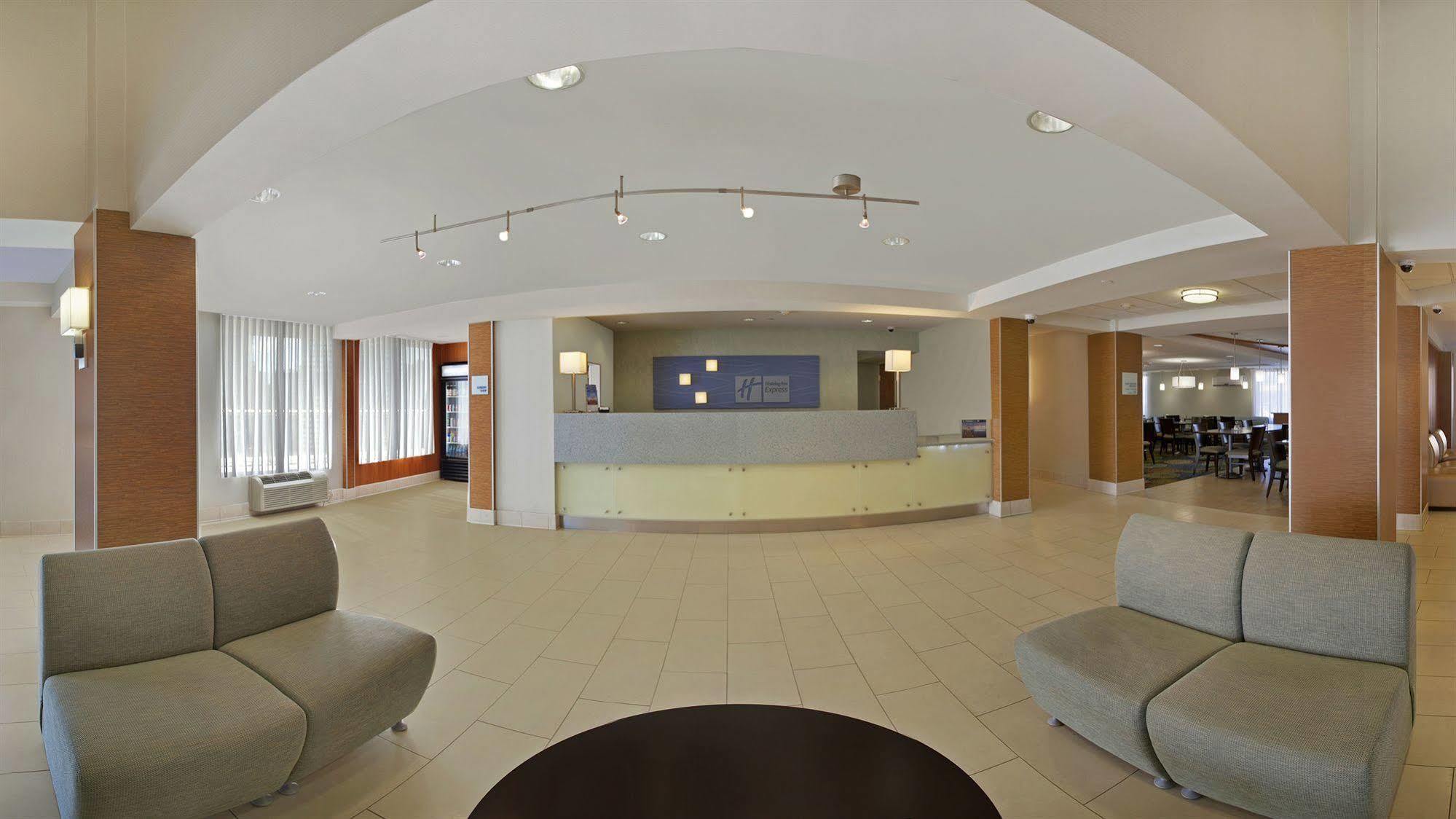 Holiday Inn Express Romulus / Detroit Airport By Ihg Екстер'єр фото